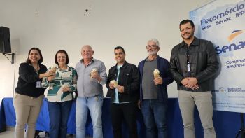 FOTOS - ENTREGAS DE CERTIFICADOS
