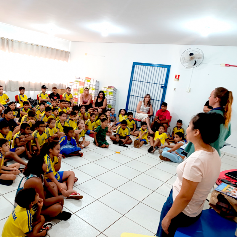 Educação e conscientização: Escola Thais Emerim recebe palestra sobre adoção responsável e vacinação animal